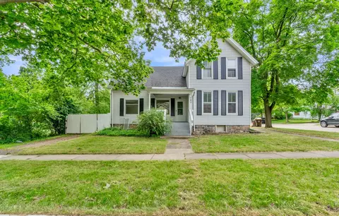 702 S Barnes St, Mason, MI 48854