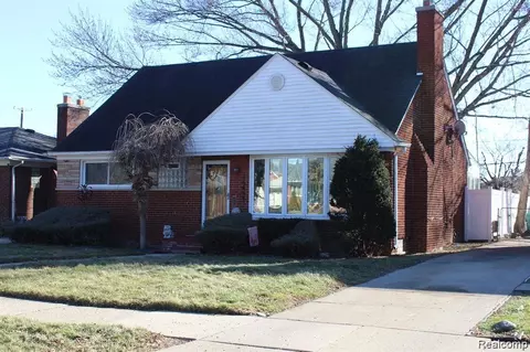 16494 Sprenger Ave, Eastpointe, MI 48021