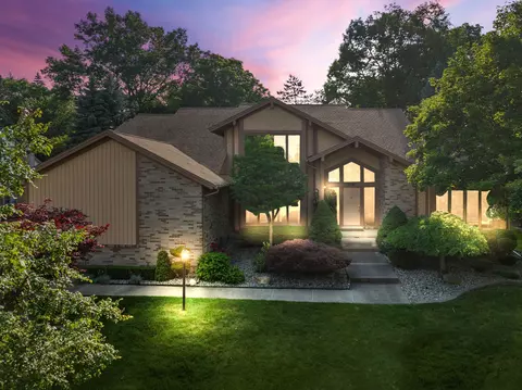 6385 Shagbark Dr, Troy, MI 48098
