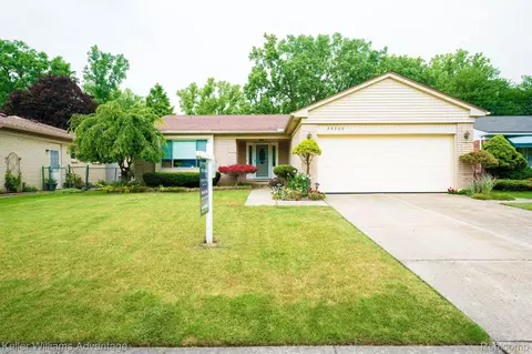 28220 Acacia St, Livonia, MI 48154