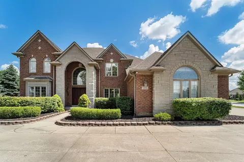 2855 Burningbush Dr, Sterling Heights, MI 48314