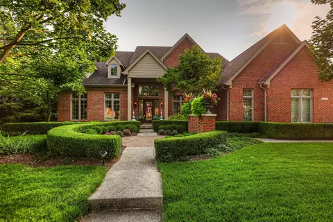 1152 Autumnview Dr, Rochester, MI 48307