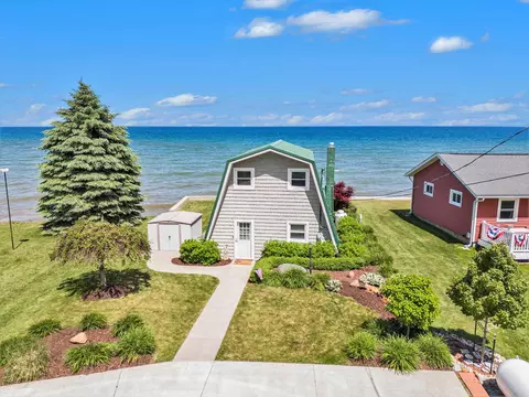 1445 Lakeside Dr, Sand Beach, MI 48441