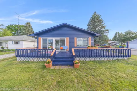 2121 Heightsview Dr, Roscommon, MI 48629