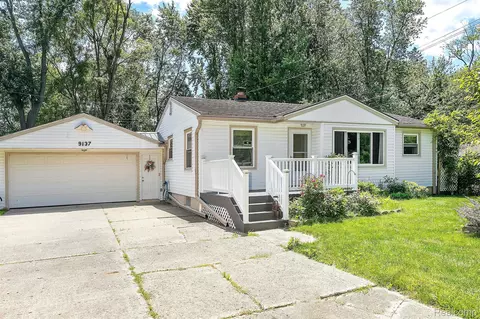 9137 Pittsfield St, Commerce, MI 48382