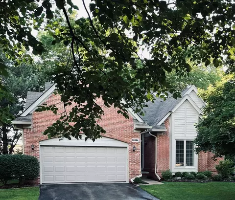 30544 Hazelwood Crt Ct #27, Farmington Hills, MI 48331