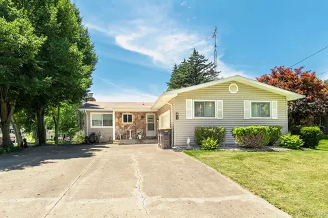 128 Claremont Cir, Columbia, MI 49230