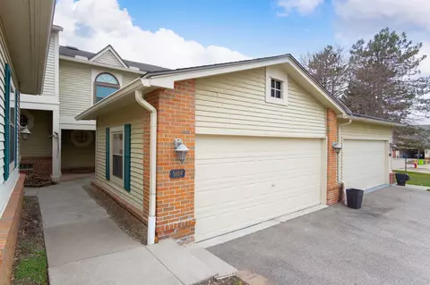 5609 Drake Hollow Dr W, West Bloomfield, MI 48322