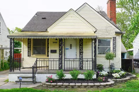 19960 Washtenaw St, Harper Woods, MI 48225