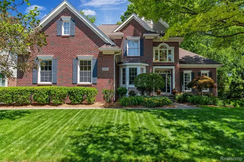 4832 Eagle Springs Crt Ct, Independence, MI 48348