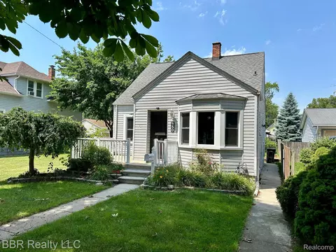 980 Maple St, Wyandotte, MI 48192