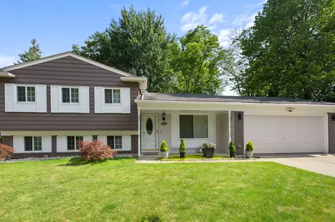 2426 Kettle Dr, Troy, MI 48083