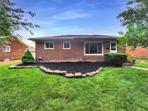1010 Chippewa St, Mount Clemens, MI 48043