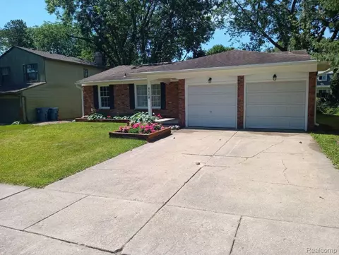 8558 Buckingham Dr, Superior, MI 48198