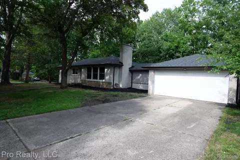 15450 Stamford St, Livonia, MI 48154
