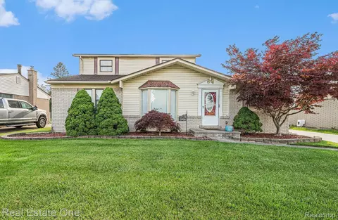 15906 Flanders St, Southgate, MI 48195