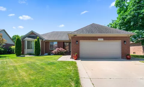 22658 Gateway Dr, Macomb, MI 48044