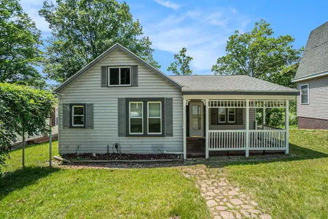 2142 Walter Rd, Hay, MI 48612