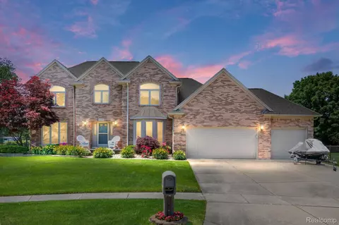 51581 Colonial Dr, Shelby Township, MI 48316