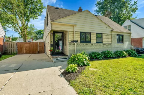 20434 Lancaster St, Harper Woods, MI 48225
