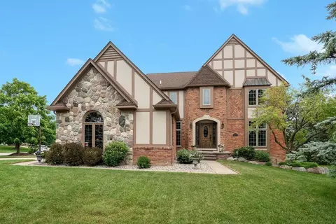 2072 Ridgefield Crt Ct, Rochester Hills, MI 48306