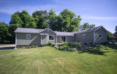 411 N Bridge St, Linden, MI 48451
