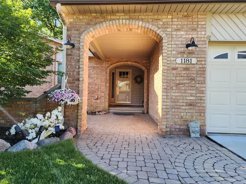 1181 Shallowdale Dr, Troy, MI 48085