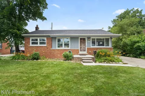 819 Grant Ave, Clawson, MI 48017