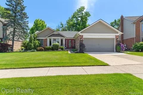 20473 Calumet Dr, Clinton Township, MI 48038
