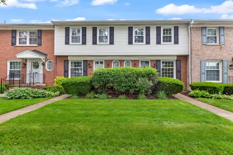 2410 W 13 Mile Rd, Royal Oak, MI 48073