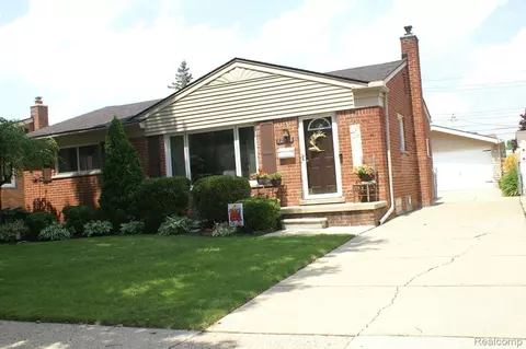 32808 Merritt Dr, Westland, MI 48185