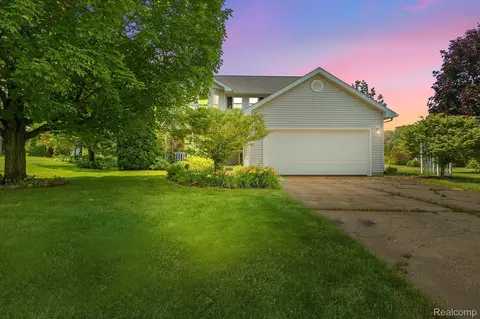 3904 Hickory Hollow Dr, Pittsfield, MI 48197