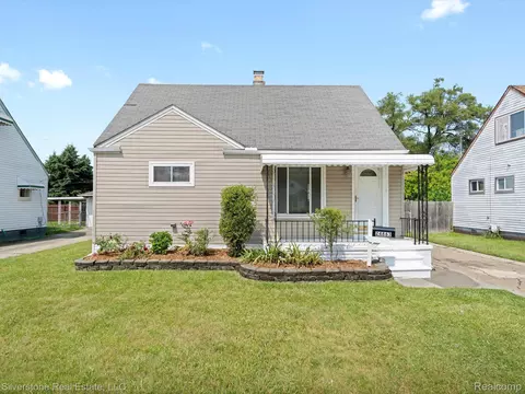 24863 Wilmot Ave, Eastpointe, MI 48021