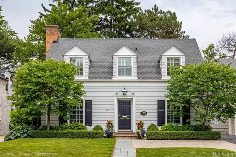 118 Meadow Ln, Grosse Pointe Farms, MI 48236