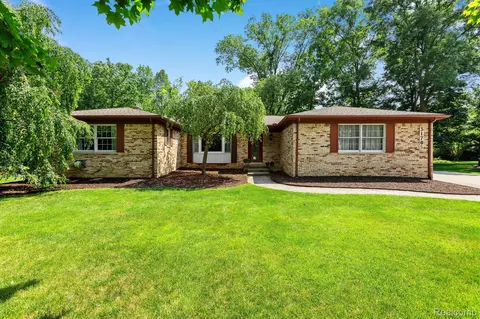 31705 Staman Cir, Farmington Hills, MI 48336