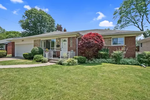 20330 Erben St, Saint Clair Shores, MI 48081