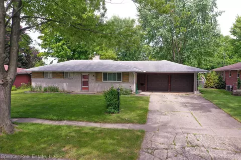 3780 Embarcadero St, Waterford, MI 48329
