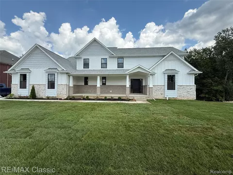 14311 Wright Dr, Fenton, MI 48430