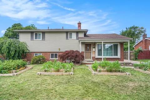 10001 Marie St, Livonia, MI 48150