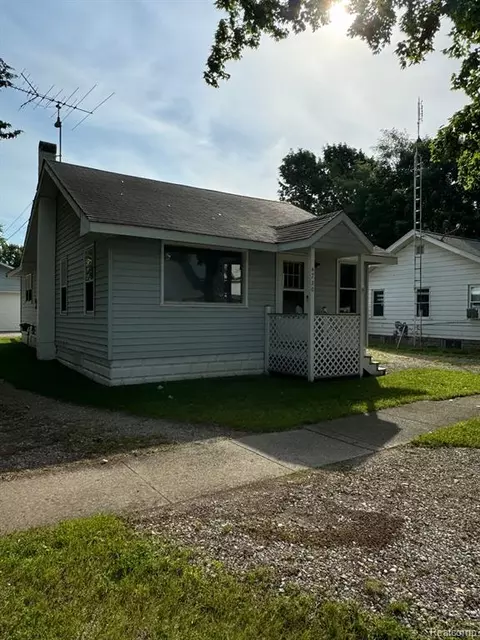 4720 5th St, Columbiaville, MI 48421