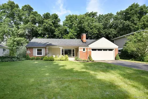 2188 Devonshire Rd, Bloomfield Township, MI 48302