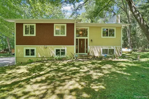 5805 Ormond Rd, Davisburg, MI 48350