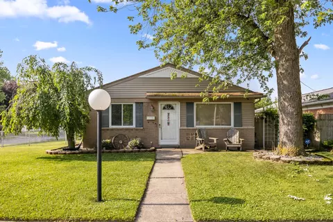 27009 Jeannette, Taylor, MI 48180