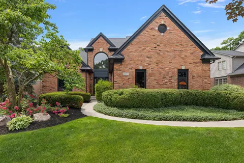 3670 Warwick Dr, Rochester Hills, MI 48309