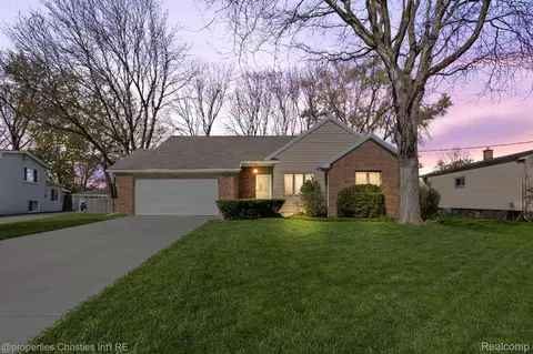 18365 Grimm St, Livonia, MI 48152