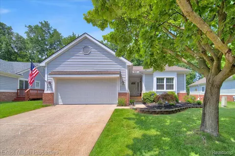 41622 Kenilworth Ln, Novi, MI 48377