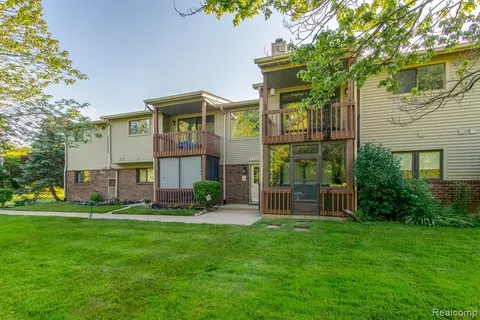 10241 Nancys Blvd #54, Grosse Ile, MI 48138