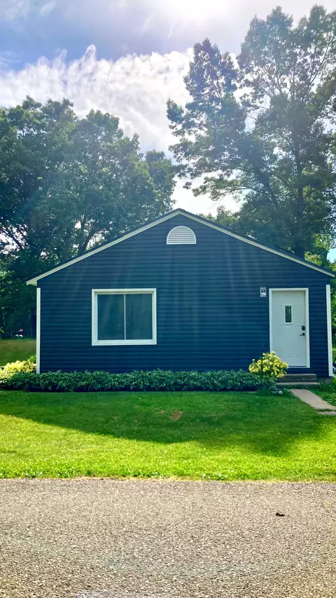 861 Elsmere St, Commerce, MI 48382