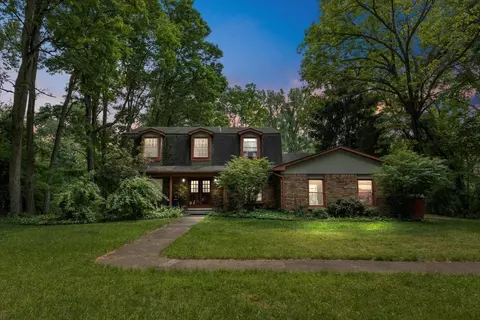 6071 Pontiac Trl, West Bloomfield, MI 48323