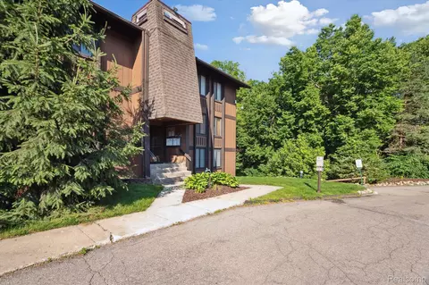 1720 S S Grv #C-60, Ypsilanti, MI 48198
